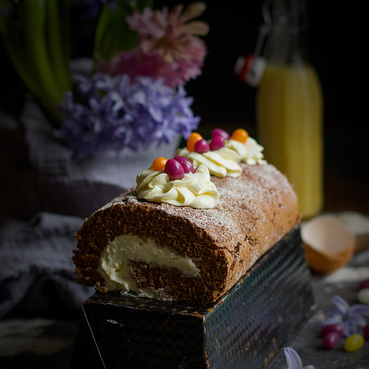 Kakao-Roulade mit Eierlikörcreme