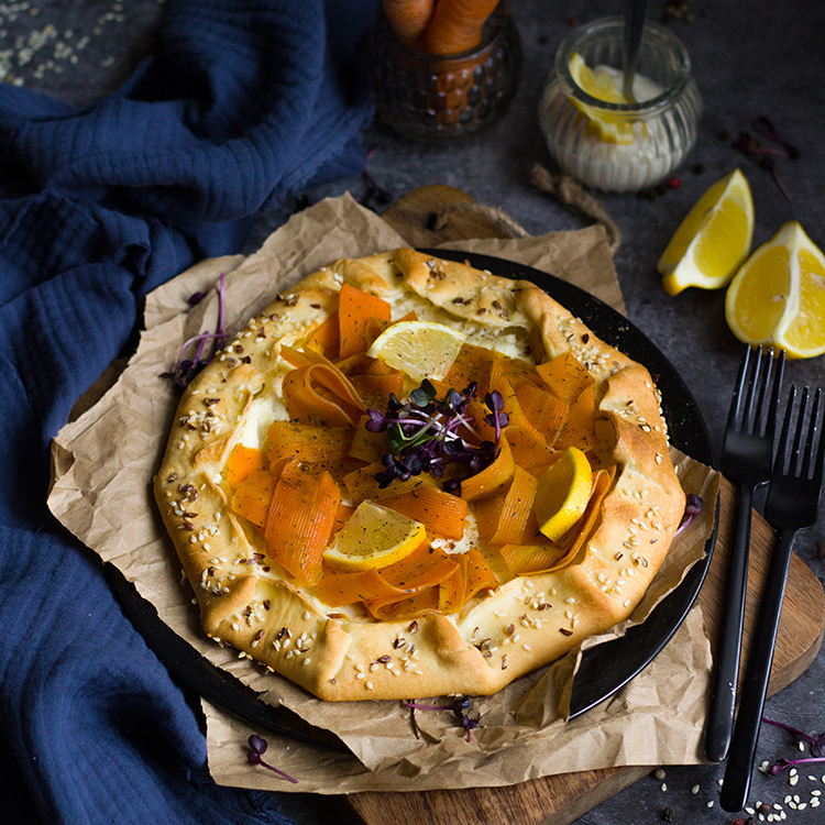 Flammkuchen-Galette mit Karottenlachs