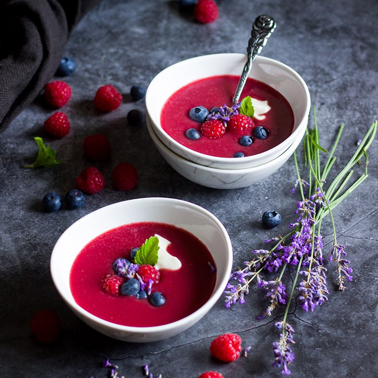 Eiskaltes Beerensüppchen mit&nbsp;Lavendel