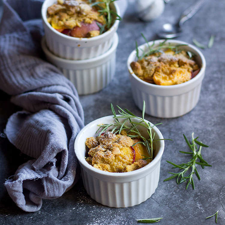 Pfirsich Crumble mit&nbsp;Rosmarin