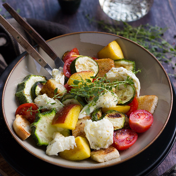 Panzanella mit Pfirsich und Zucchini vom&nbsp;Grill