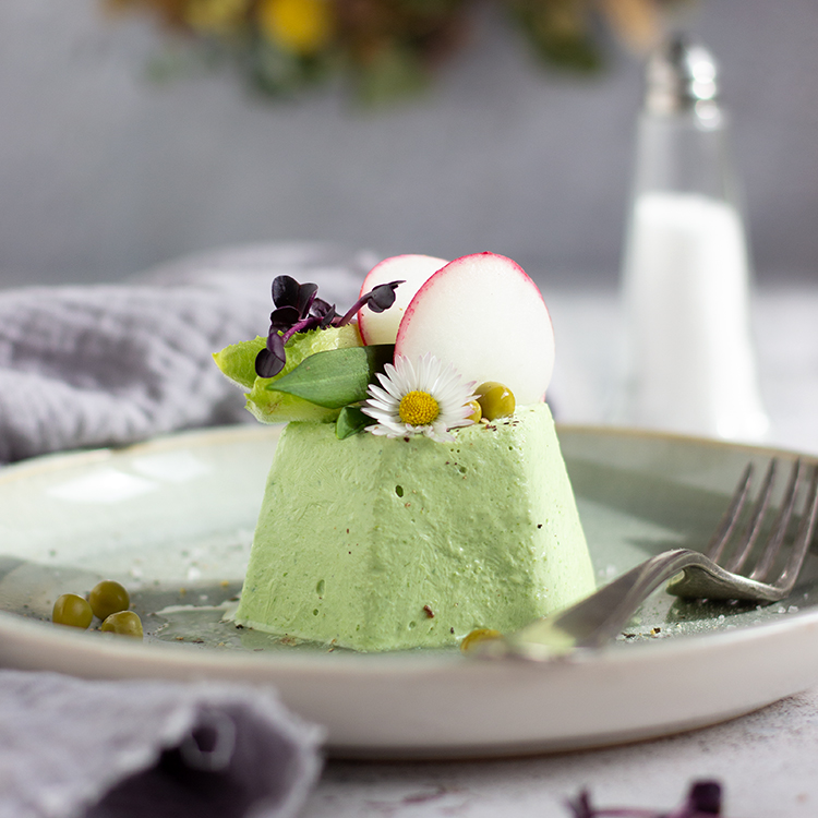 Ziegenfrischkäse-Terrine mit Bärlauch und&nbsp;Salatbouquet