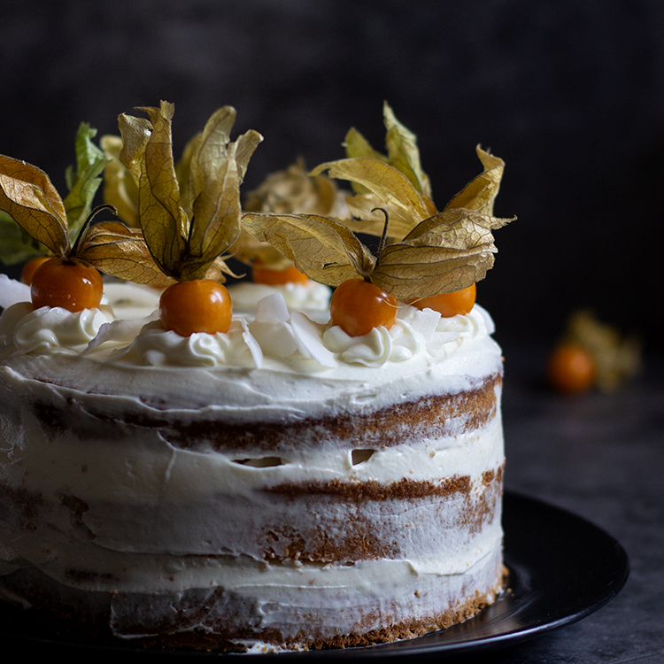 Mango-Topfen-Semi Naked Cake