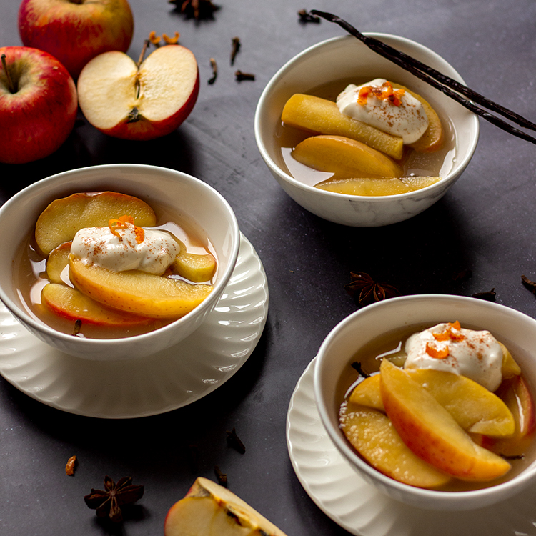 Apfelkompott im Orangen-Gewürzsud