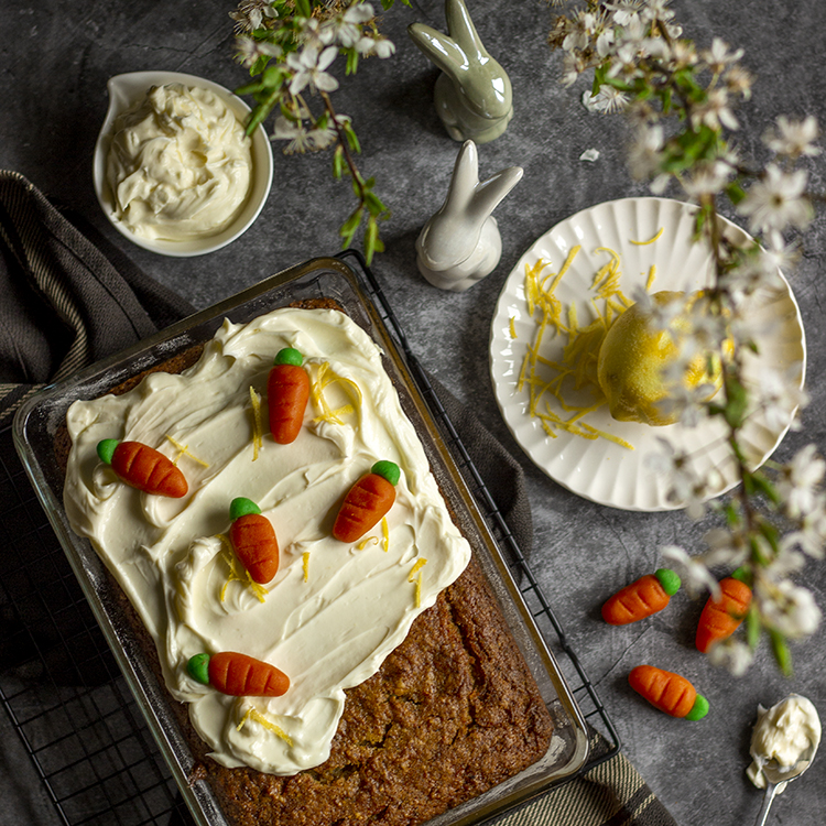 Karotten-Nuss-Kuchen mit Frischkäsefrosting