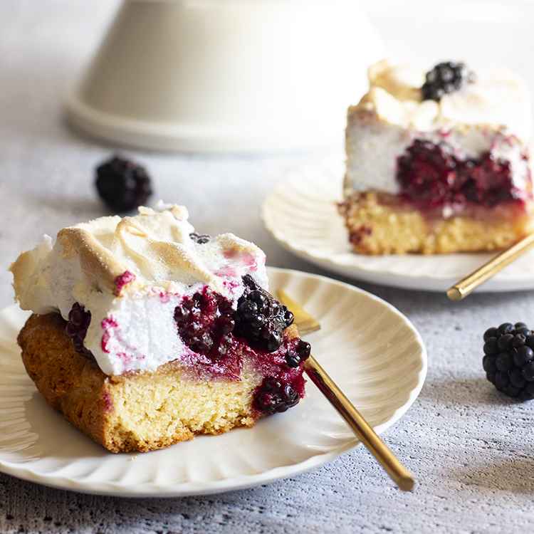 Brombeerkuchen mit Baiserhaube